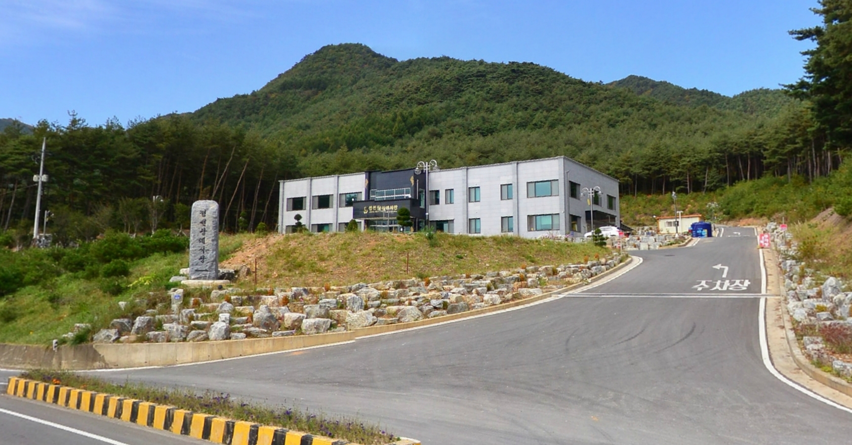 E하늘 보건복지부 장사정보서비스 포털 제공 이미지 - 장례식장전경(사진)