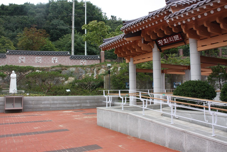 E하늘 보건복지부 장사정보서비스 포털 제공 이미지 - 평화의문