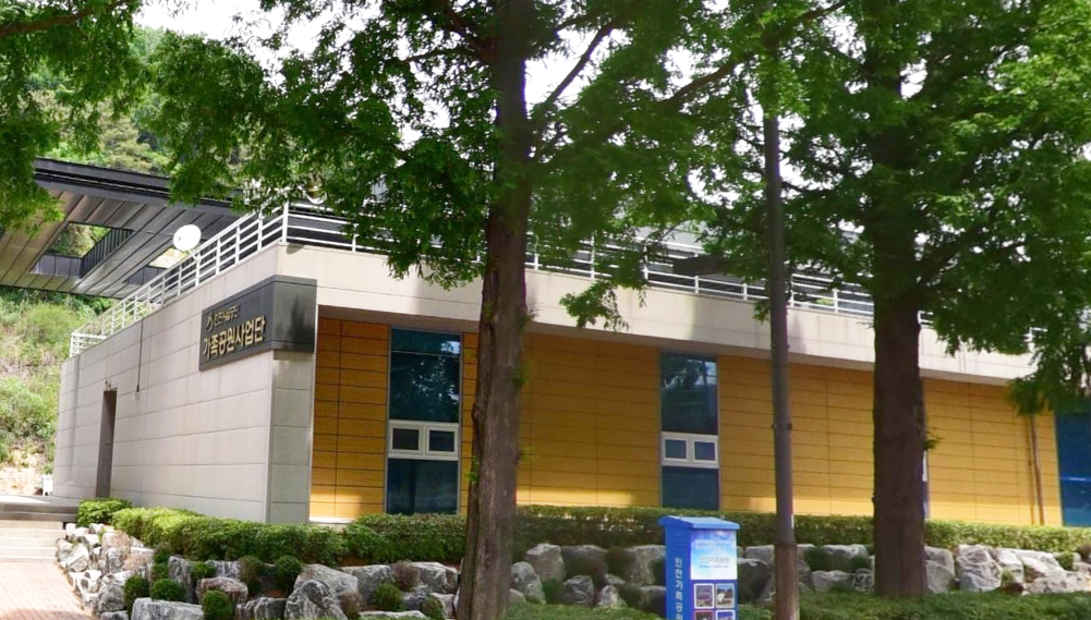 E하늘 보건복지부 장사정보서비스 포털 제공 이미지 - 인천가족공원 봉안담(회람형)